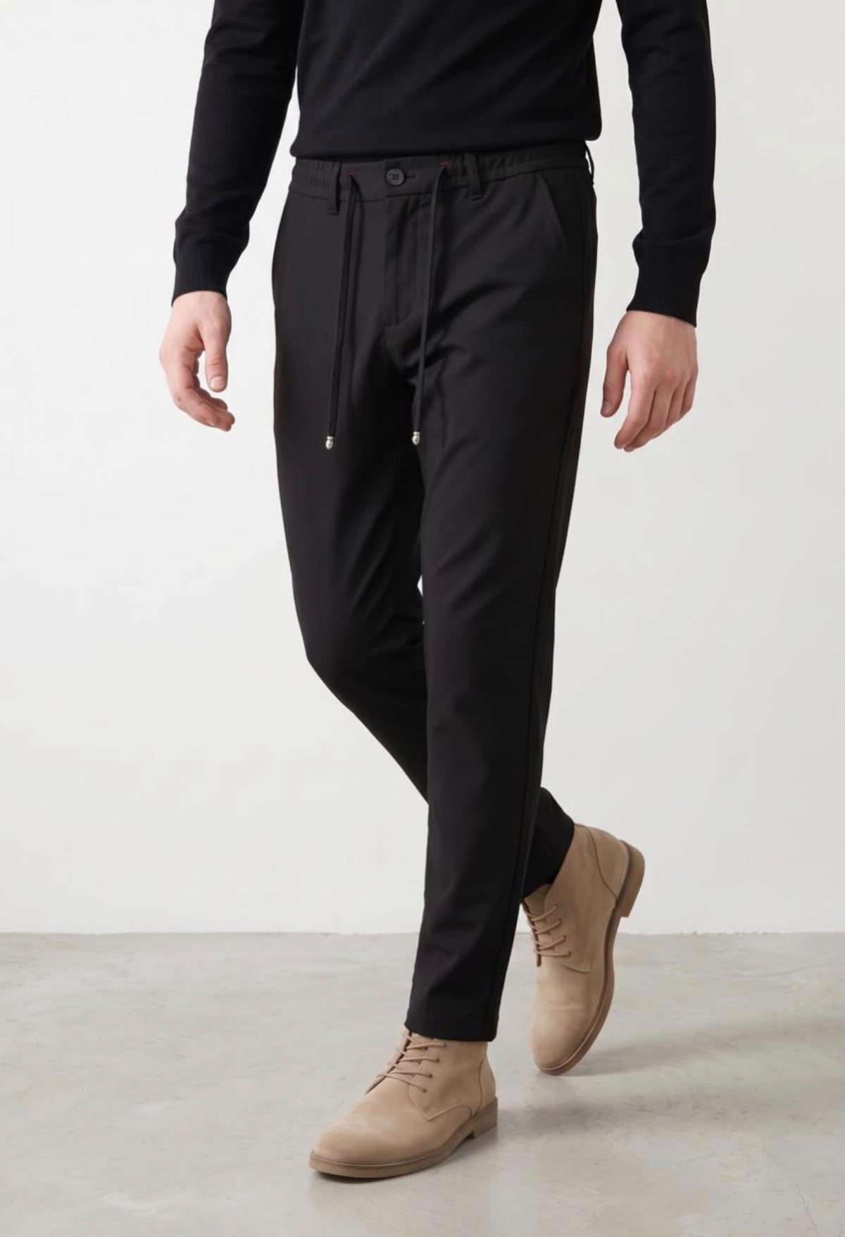 Crne pantalone sa pertlom, crna